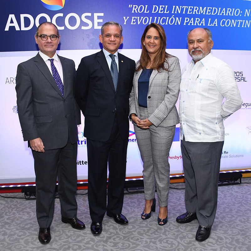 Salvador-Da-Cunha,-Christian-Wazar,-Hilda-Piña-y-Juan-Antonio-Álvarez