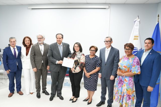 Mapfre recine certificado de Sala de Lactania